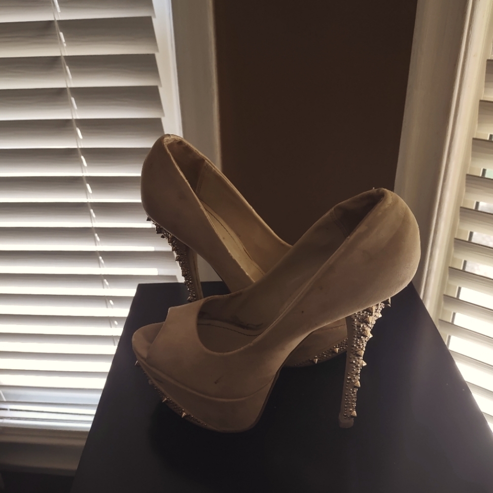 Spike heel shoes